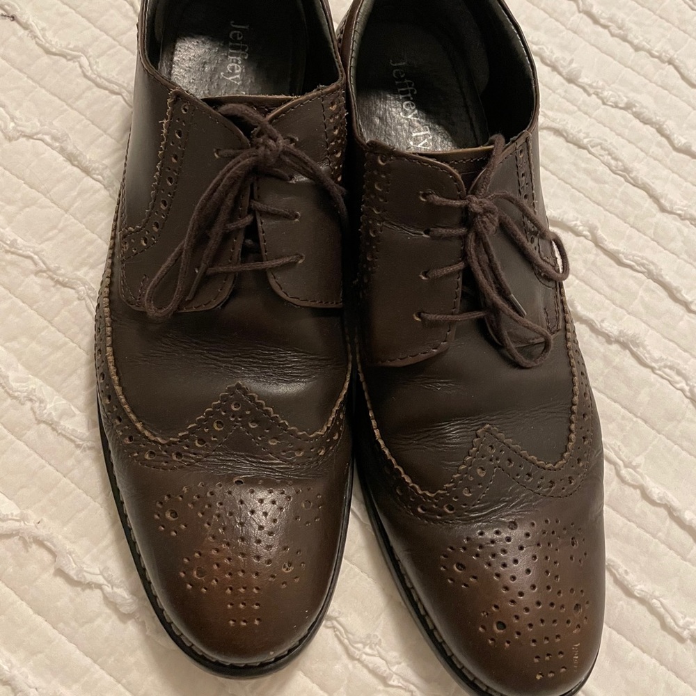Men’s brown dress shoes
